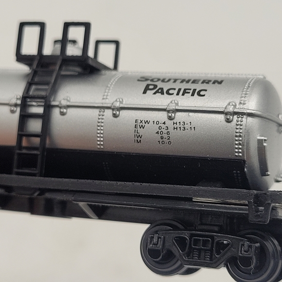 Southern Pacific Tank Car Model - Picture 5 of 9
